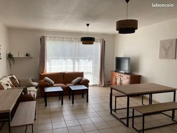 Location appartement à l'année T4 84 m2 + cour 60m2