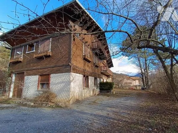 Maison 12 pièces 330 m²