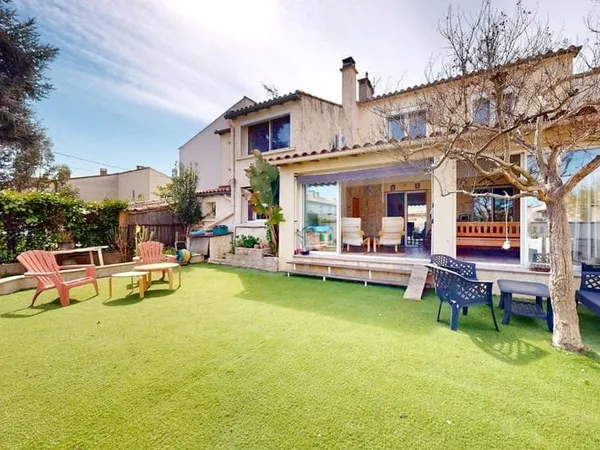 Nîmes: Maison 5 chambres avec piscine, grande véranda lumineuse, garage et jardin