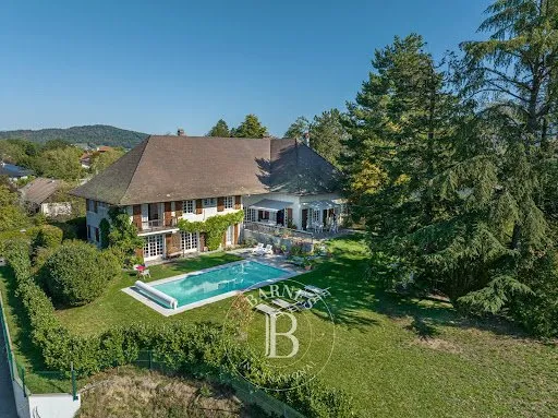 Villa 11 pièces 370 m²