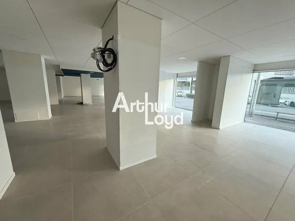 Local commercial 394 m²