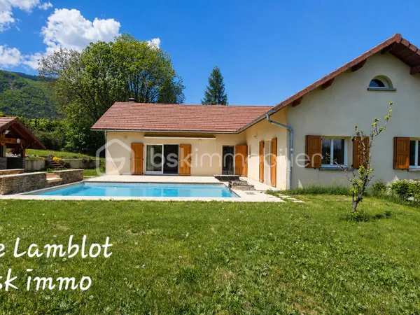 Maison 7 pièces 210 m²