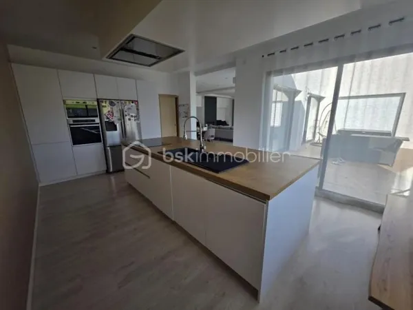 Maison 6 pièces 240 m²