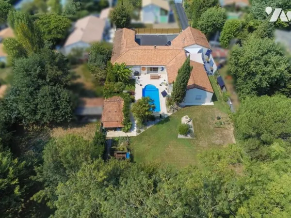 Maison 253 m²
