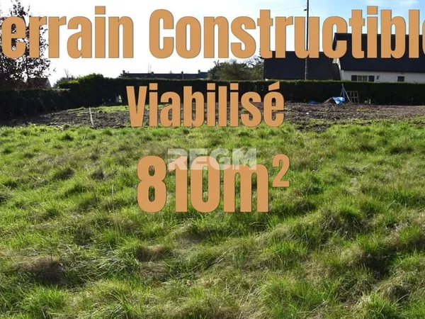 Terrain constructible hors lotissement et viabilisé de 810m2