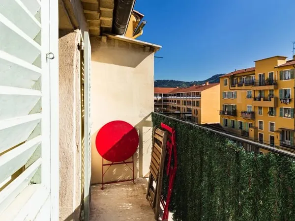 NICE LE PORT — DERNIER ÉTAGE · STUDIO + MEZZANINE · BALCON · CALME