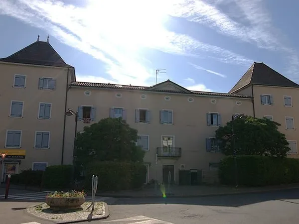 A SAISIR IDEAL INVESTISSEUR AU COEUR DE JASSANS