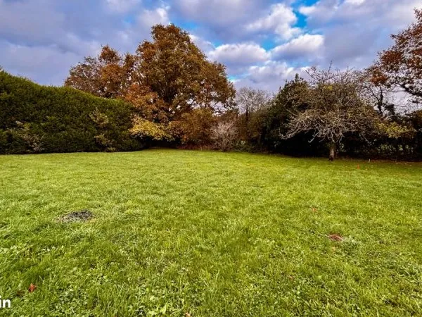Terrain 886 m² FEREL