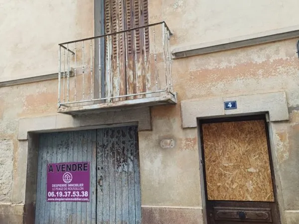 Beaurepaire maison de ville 82m2 habitables environ avec gar