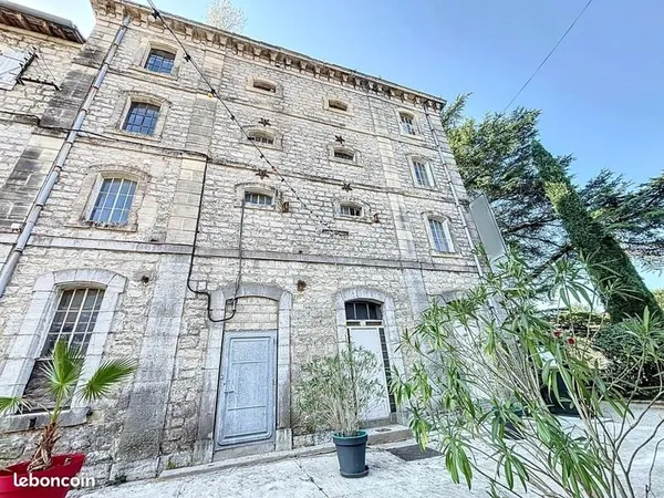Maison 5 pièces 240 m²