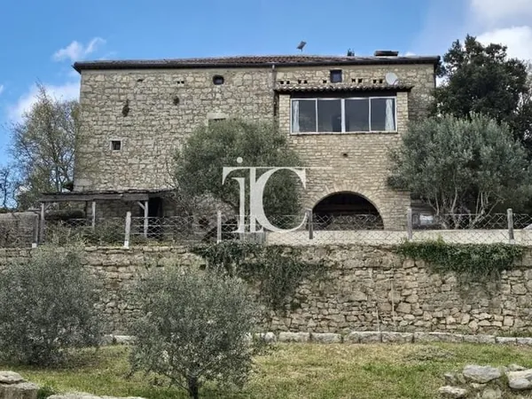 Mas en pierre rénové - Sud Ardèche - Vue dégagée et piscine