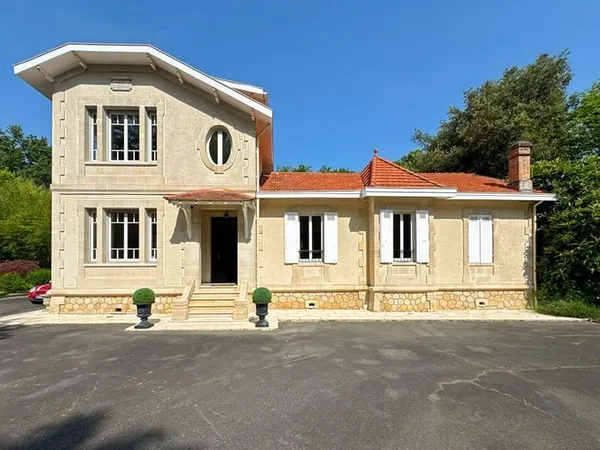 Maison 8 pièces 215 m²