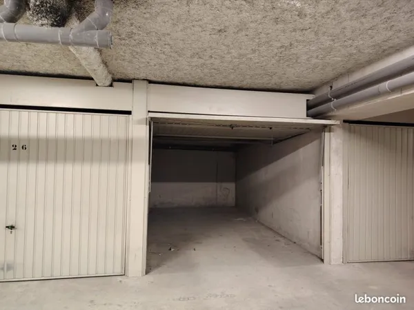 Loue garage 8eme