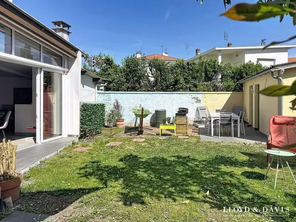 Maison de ville avec jardin, 400 mètres plage