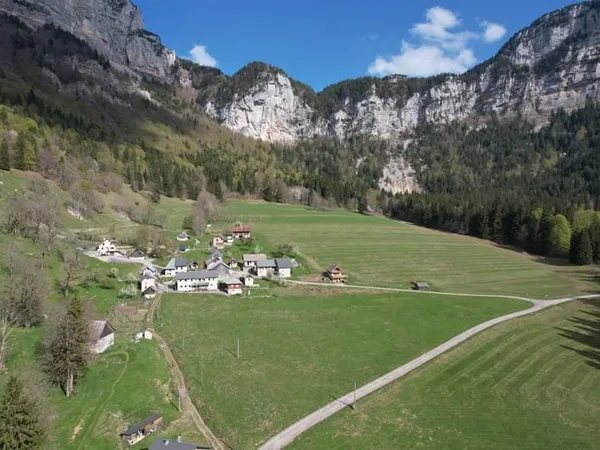Terrain à bâtir - dans un lieu exceptionnel - au pied de l'A