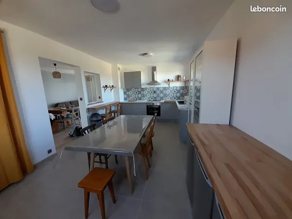 Très belle Chambre , plus de 20 m2 au sol, au calme, parking, terrasse et jardin