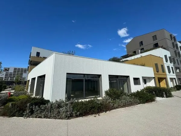 Local commercial 127 m²