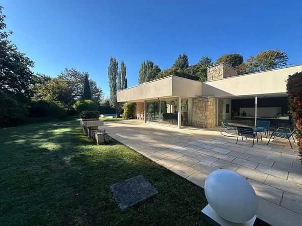 Maison 6 pièces 268 m²