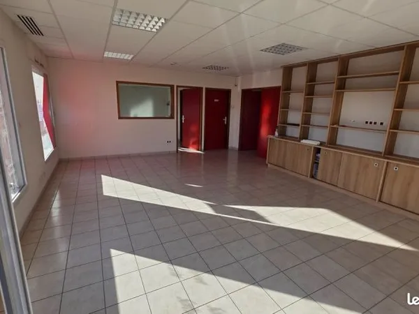 Local professionnel / commercial à louer - 170 m² env. - Yzeure
