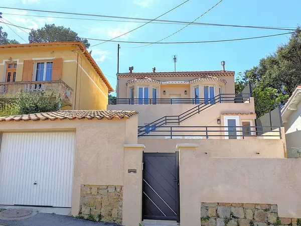 MAISON TYPE 4 , GARAGE ET STUDIO SEPARE.