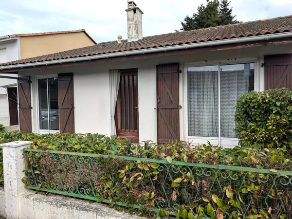 Maison T4 de 83 m2 à rafraichir avec garage et jardin, dans un quartier recherché pour ses commodité