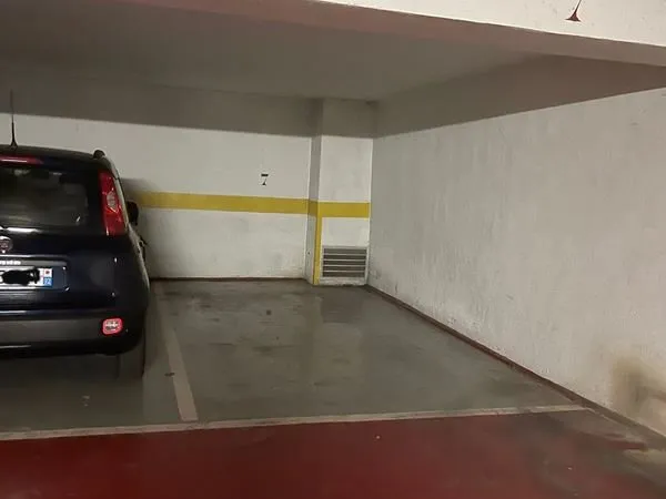 Parking à louer rue saint charles