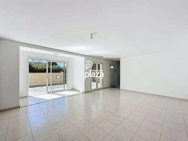 Plaza Immobilier - Frouzins - Maison T5 de 170m² avec Garage de 22.87m² sur un Terrain de 415m²