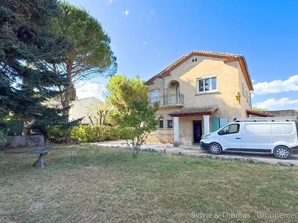 Tresque, entre Avignon et Uzes, maison comprenant deux logem