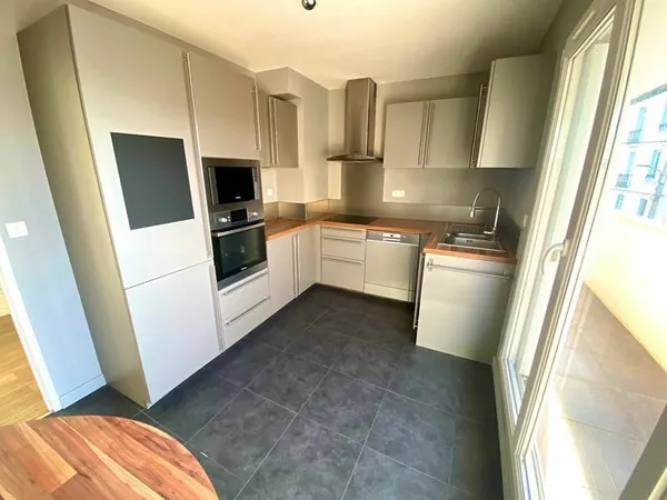 CLERMONT-FERRAND / Appartement à vendre avec garage et balcon Quartier 'Les Salins' !