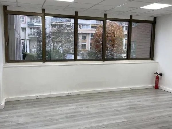 Bureau 235 m²