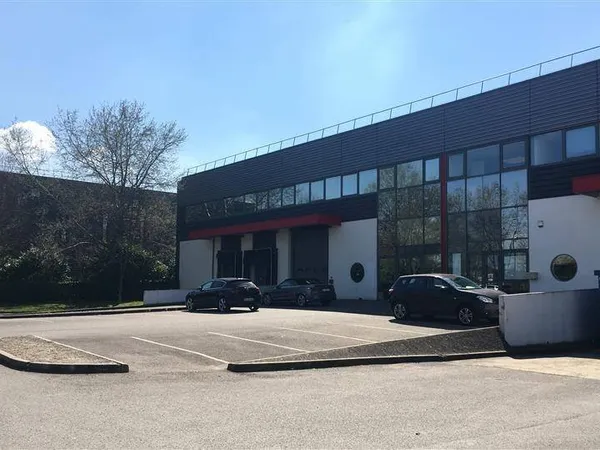 Entrepôt 1998 m²