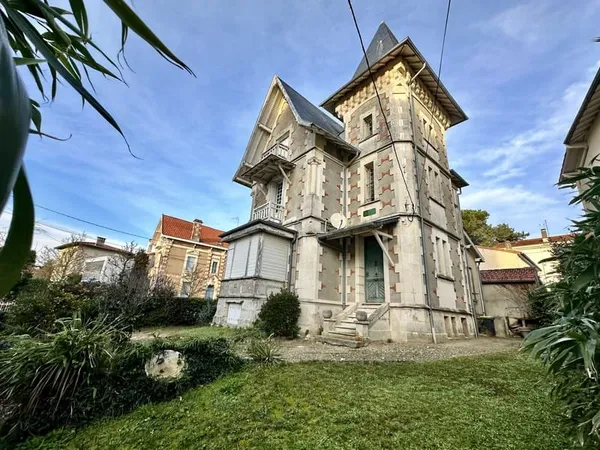 PARC DE ROYAN PROPRIÉTÉ DE CHARME À QUELQUES PAS DE LA PLAGE
