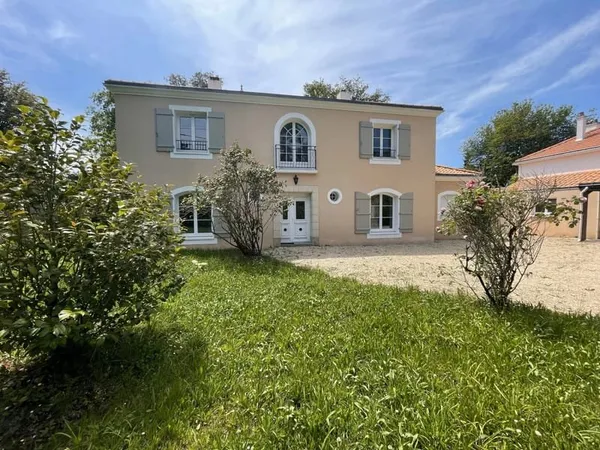 SOUS OFFRE D'ACHAT : ✨ Maison familiale 6 chambres - +1 000 m² d