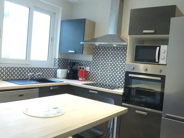 Appartement 6 piéces en centre ville, jardin et terrasse extérieure