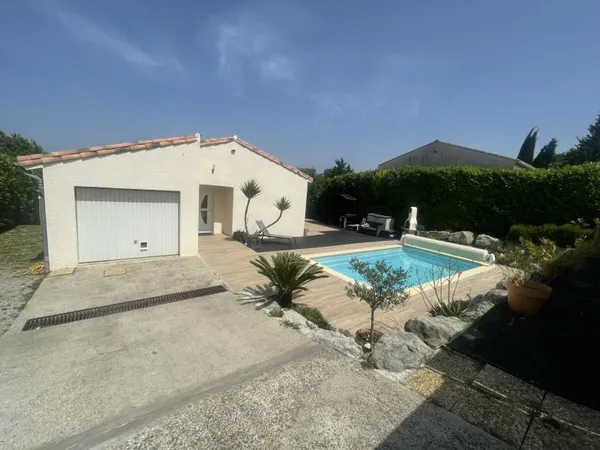 Belle maison récente avec jardin, garage et piscine