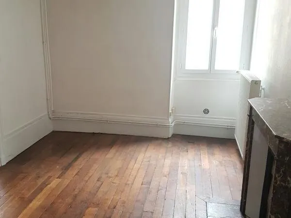 A louer 3 PIECES CENTRE VILLE -