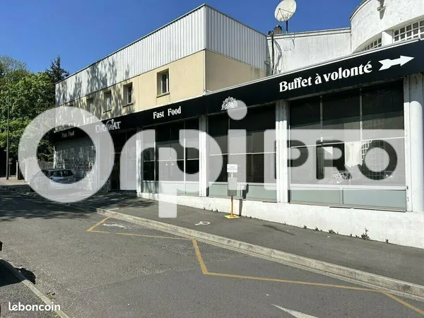 Local commercial 810 m²