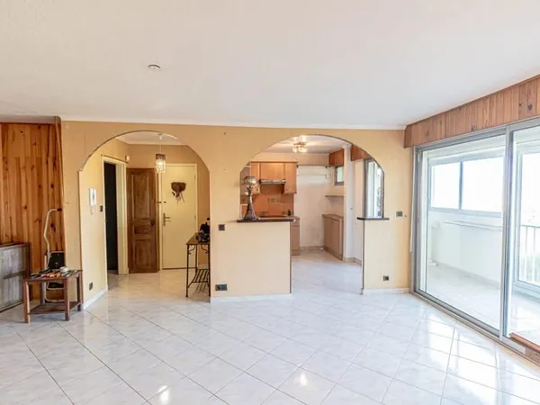 Saint-Laurent-Du-Var, vue mer , 5 pièces avec 2 terrasses, cave, garage