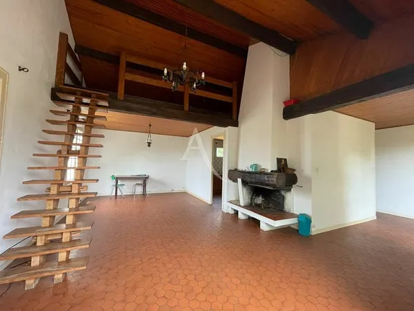 À VENDRE - MAISON FAMILIALE À FORT POTENTIEL