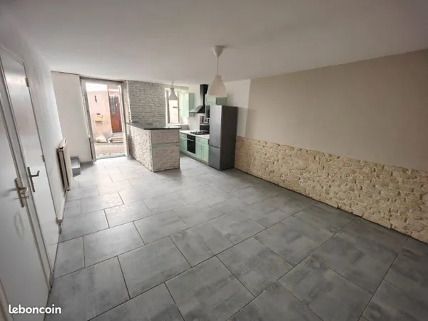 Maison de ville T3 - Centre Tournus - Équipée -2 SDB - Cave + Grenier