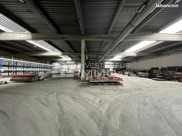 Local industriel 2 768 m²