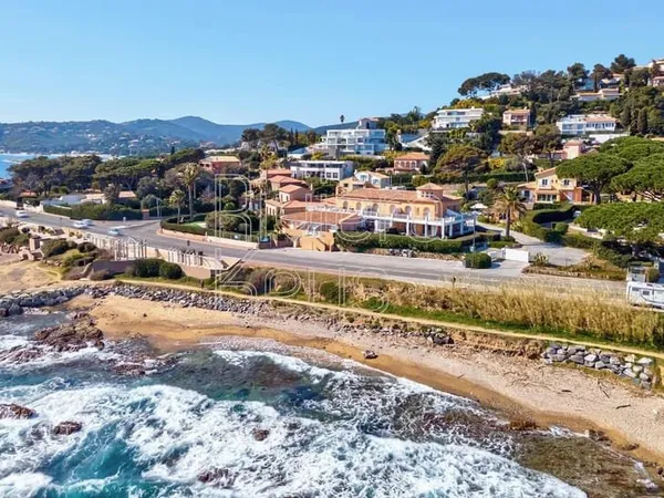 Les Issambres - San Peire : En front de mer, appartement récent 4 pièces avec grande terrasse