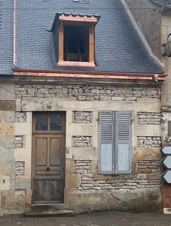 Maison de ville en cours de rénovation située à Prémery (58700)