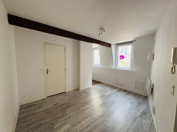 Studio indépendant à proximité immédiate du Metro Montebell