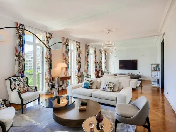 Exceptionnel appartement de 171 m2 situé au coeur du quartier des Musiciens avec vue sur les jardins