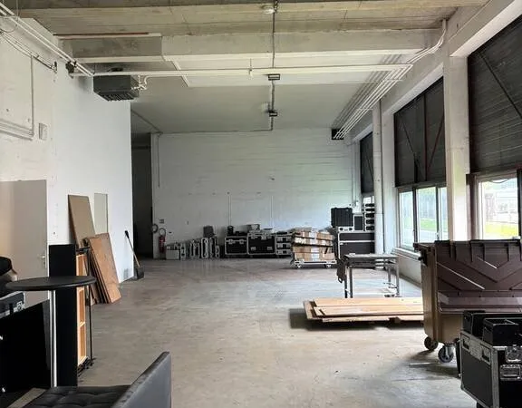 Local d'activité 1 pièce 195 m²
