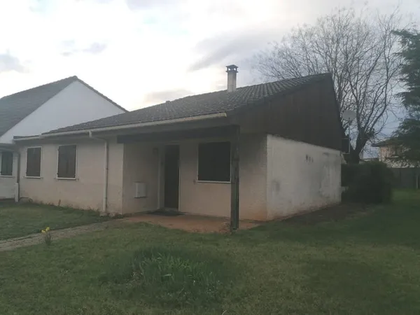 Meyzieu, maison de plain pied de 88 m2 sur 1000 m2 de terrai