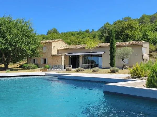 Charmant mas en pierre avec piscine