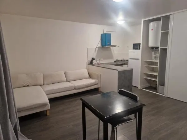 THIAIS - STUDIO A LOUER A 2 PAS DU T9