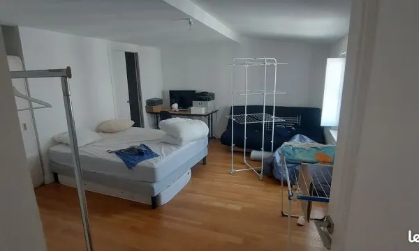 Chambre type suite parentale à louer dans grand appartement de standing